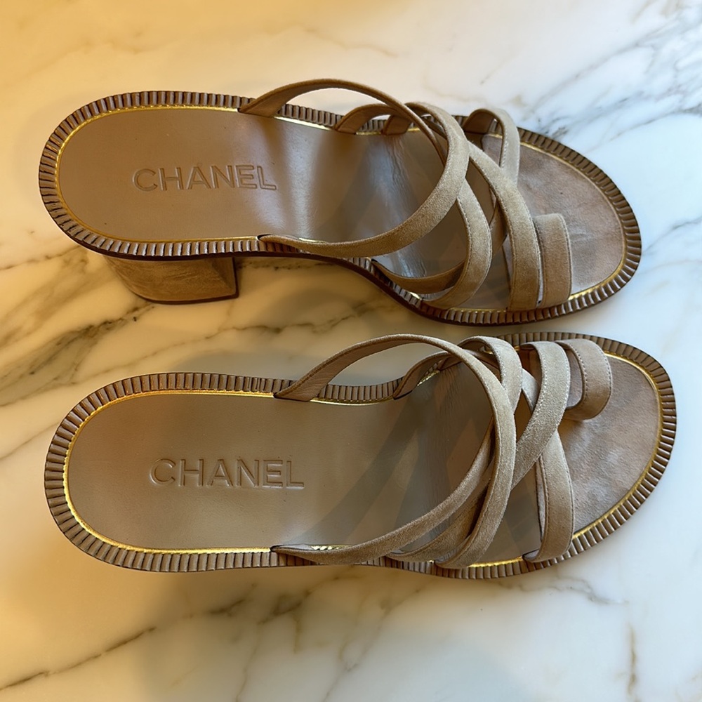 CHANEL Block Heel Sandal Slide - Picture 3 of 5